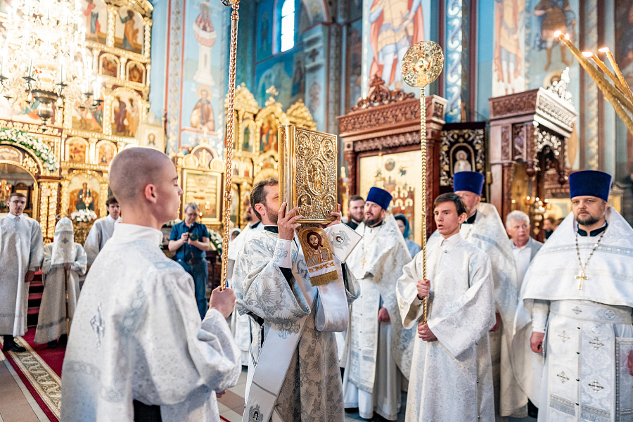Первое архиерейское богослужение с участием сводного детского хора Подольской епархии в соборе Всех святых, в земле Русской просиявших города Домодедово